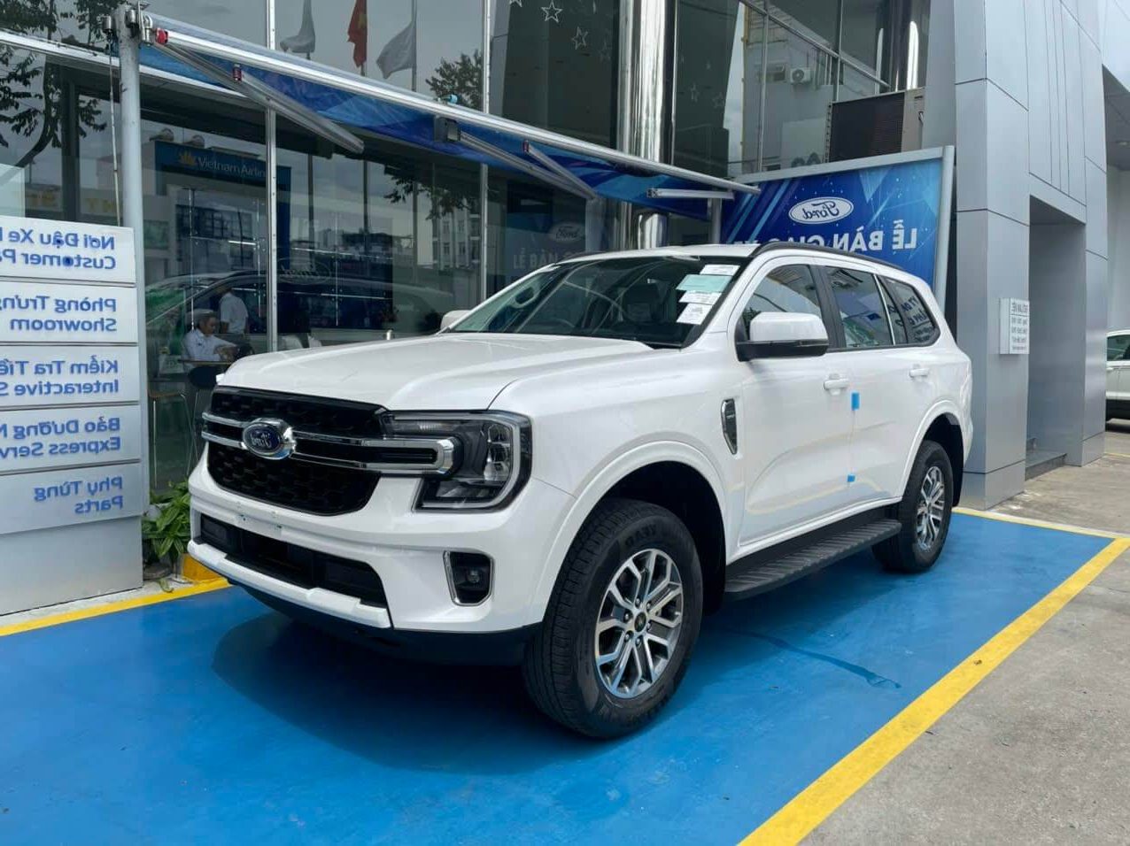 Ford Everest Ambiente 2.0L 4×2 AT